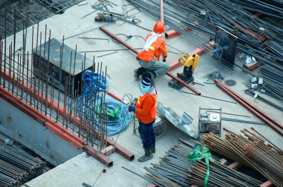 Technical team during the construction of a building
